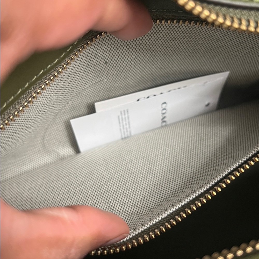 Coach Swing Zip - Olive - Picture 9 of 9